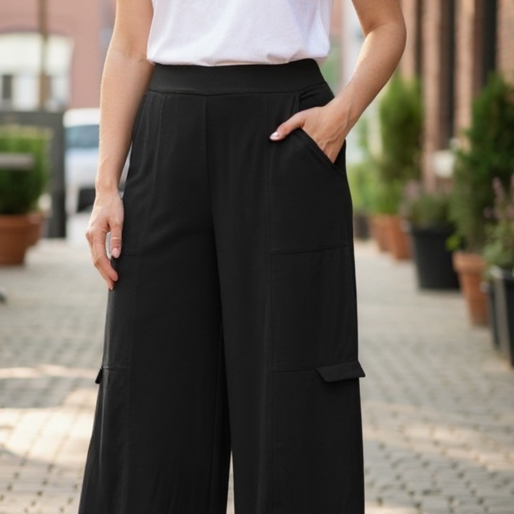 Lululemon Athletica Black Cupro Capris Cargo Pants - Picture 3 of 13